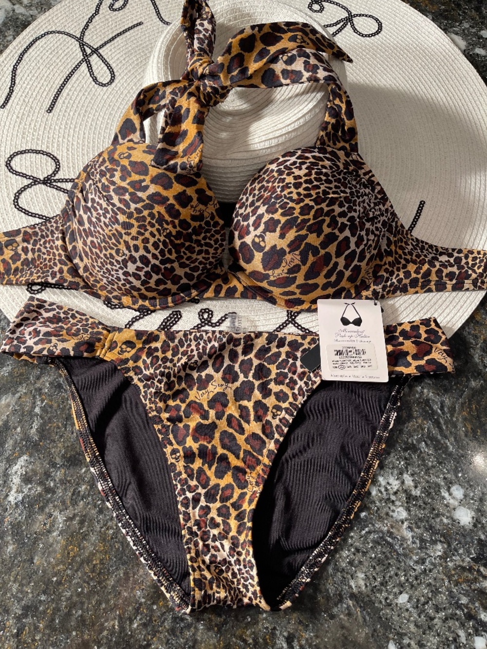 NWT Victoria Secrets bikini bombshell 34A and S bottoms